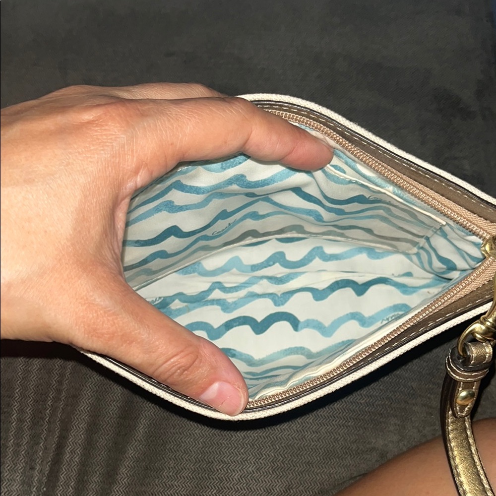 NWOT Elegant Coach Beige Clutch with Starfish Accent - Picture 7 of 8
